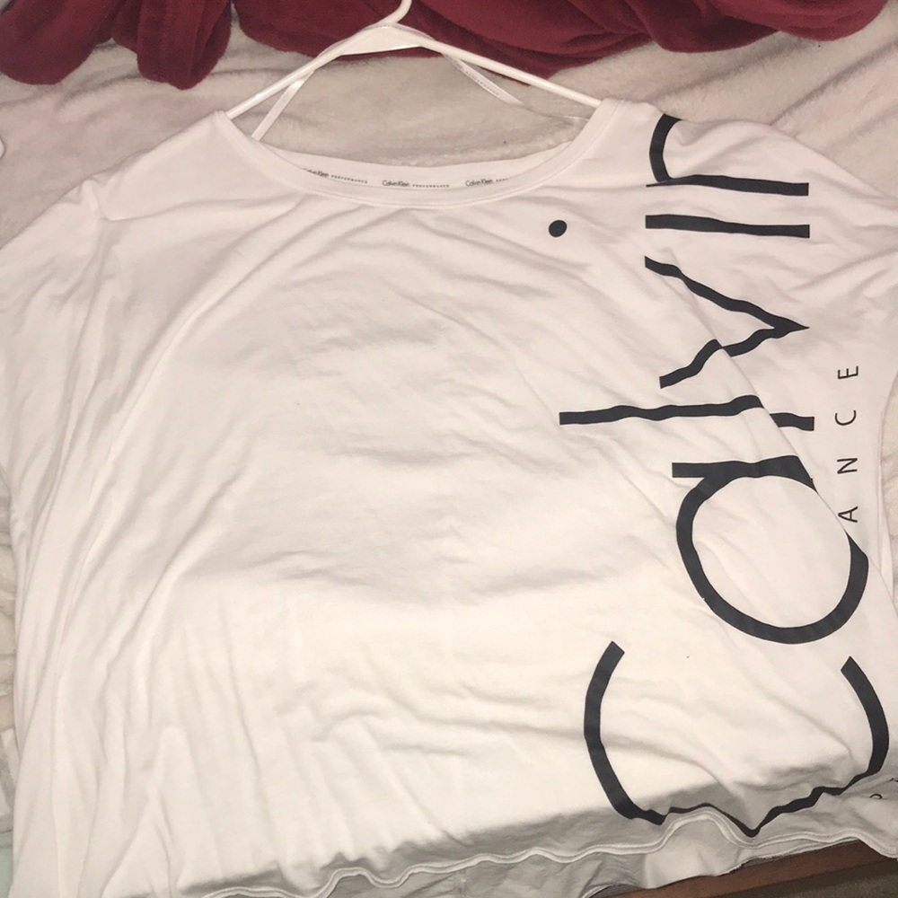 Calvin Klein Pull over shirt
